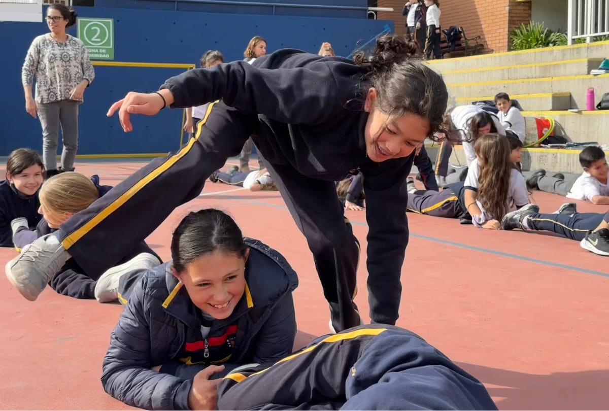 niños disfrutando en middle level