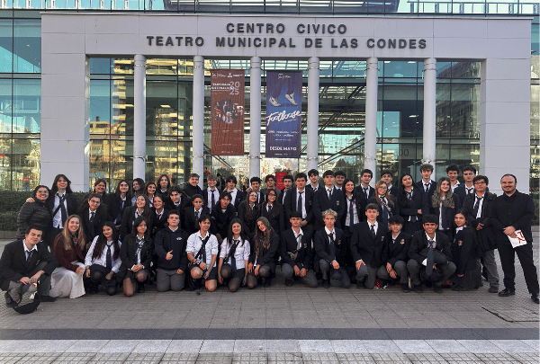 Alumnos hacen salida pedagogica a Teatro Municipal de Las Condes
