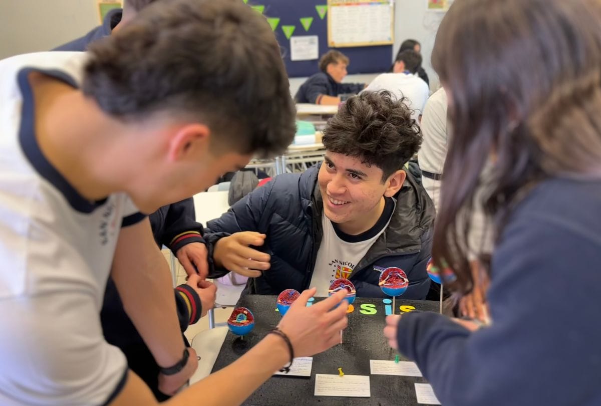 alumnos de senior en actividades lúdicas
